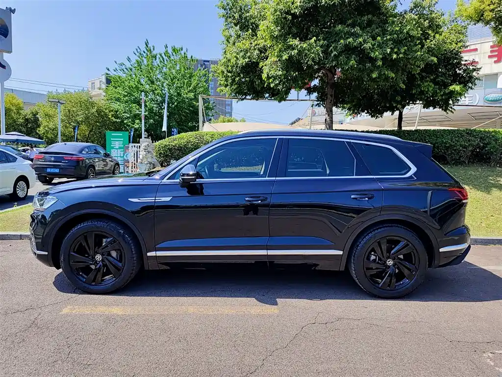 Volkswagen Touareg 2021 2.0TSI R-Line фото 3