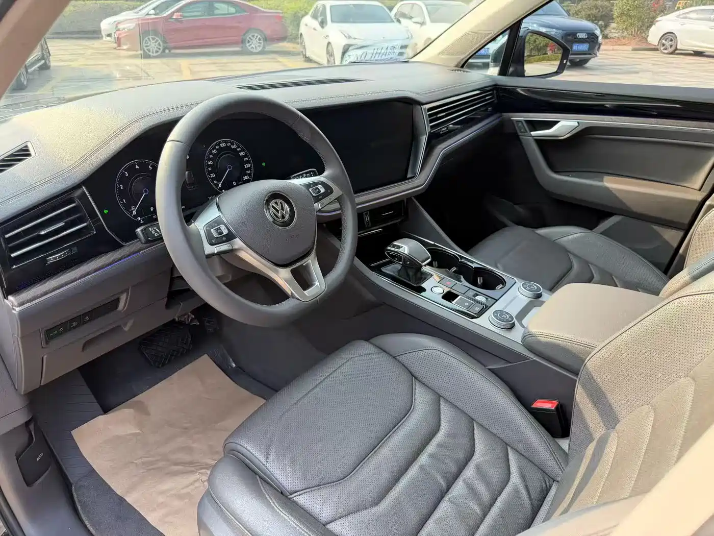VOLKSWAGEN TOUAREG
