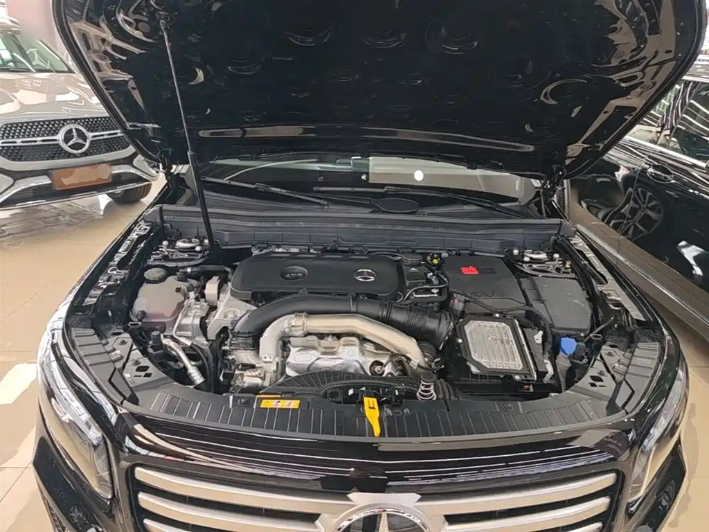 MERCEDES-BENZ GLB