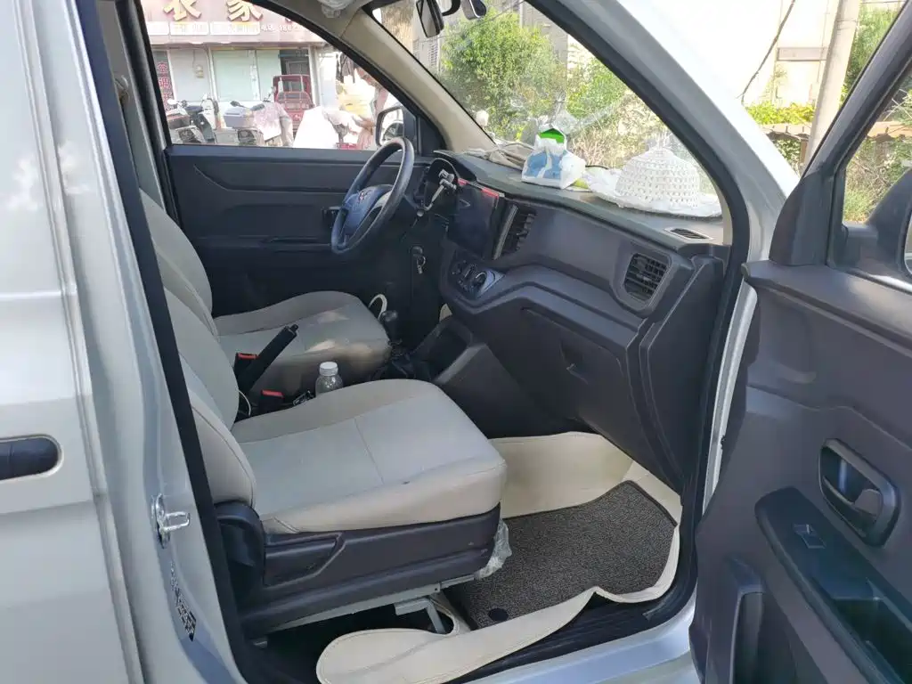 Wuling Motors Wuling Hongguang V 2025 2022 1.5L Dynamic Edition Hydraulic Power Steering LAR