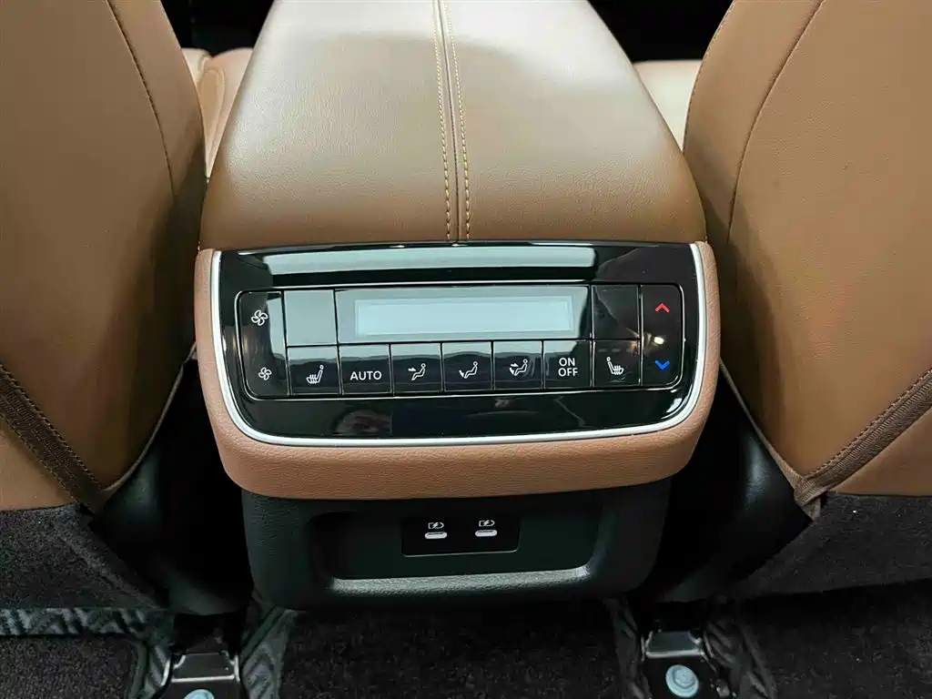 NISSAN EXPLORING THE LAND