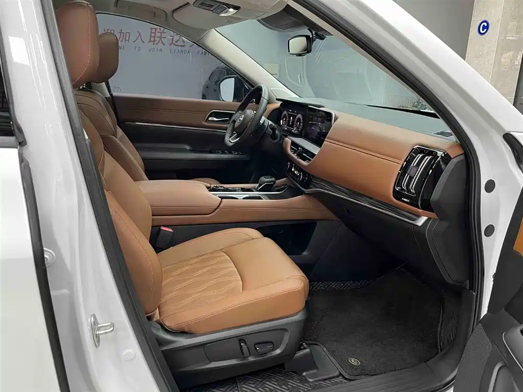 NISSAN EXPLORING THE LAND