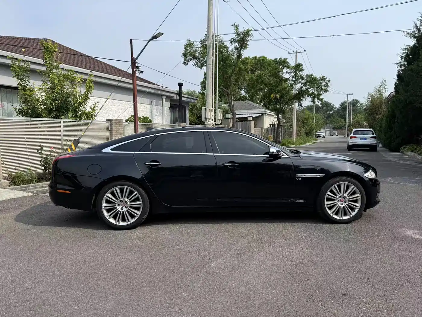 Photo 4 - Jaguar XJ