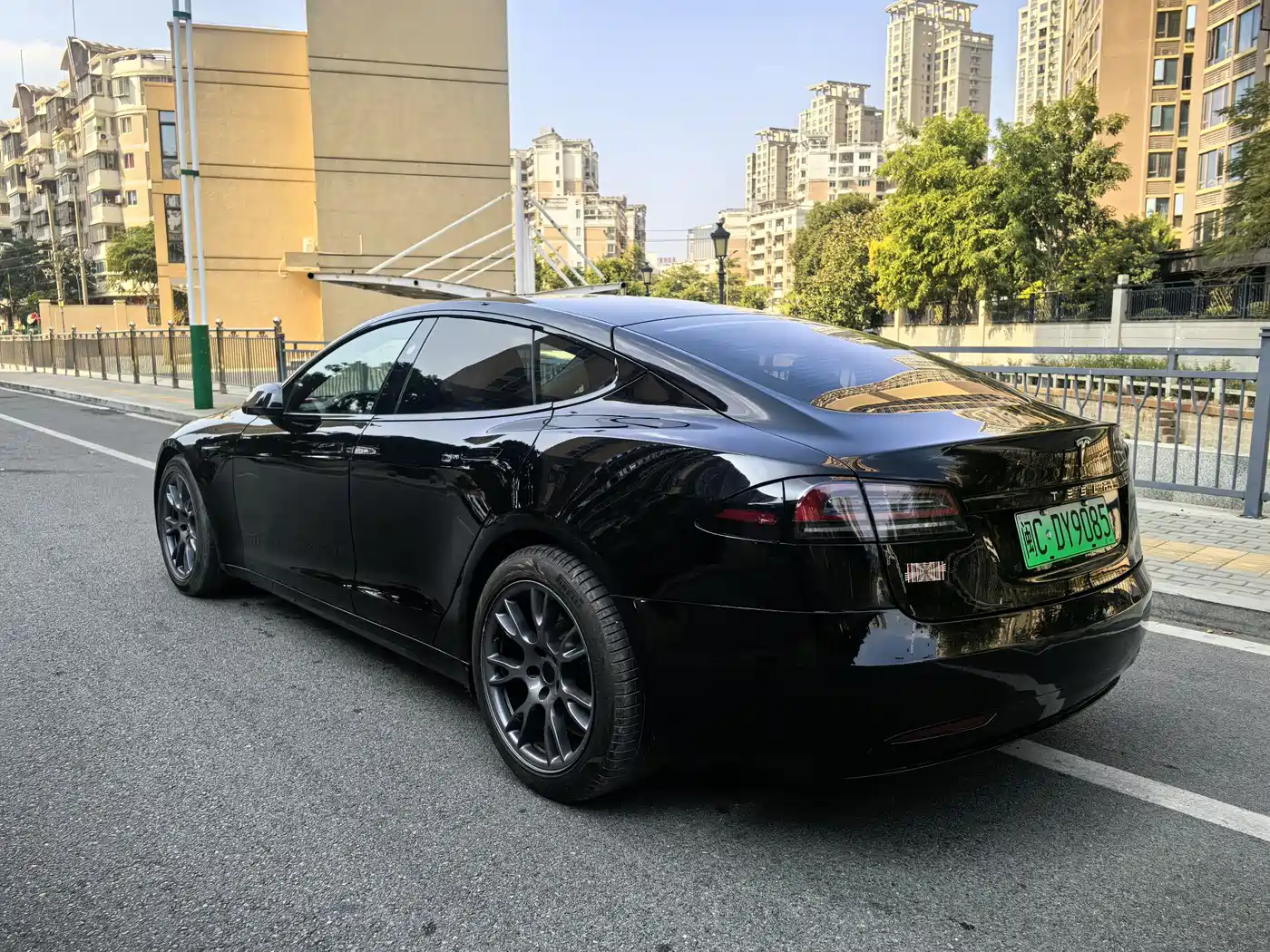 TESLA MODEL S