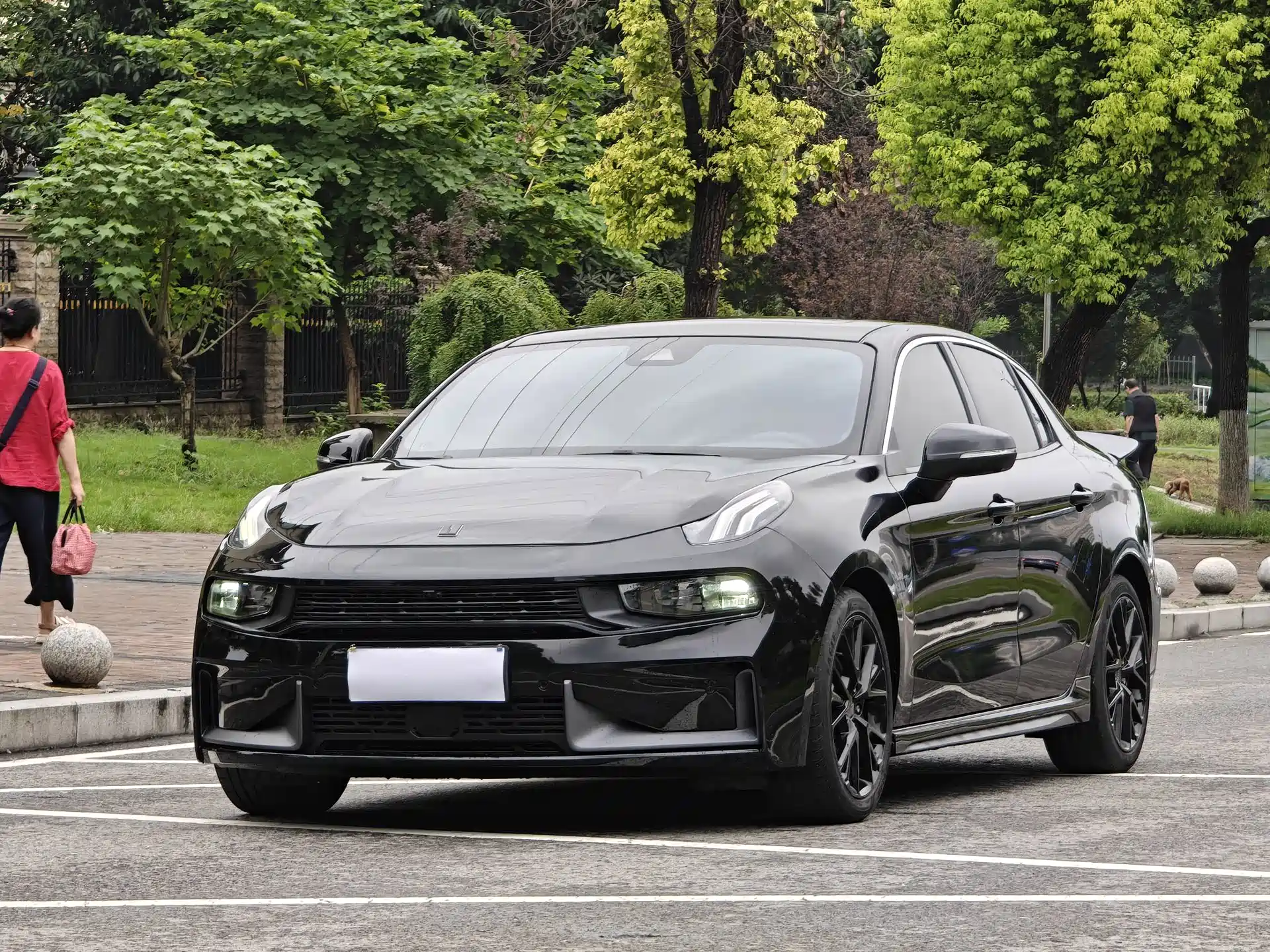 Фото 1 - Lynk & Co 03