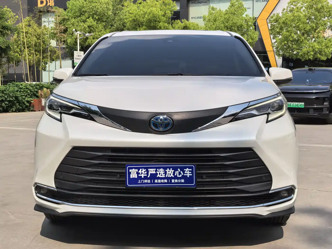 Toyota Sienna 2024 2.5L Hybrid Comfort Edition фото 2