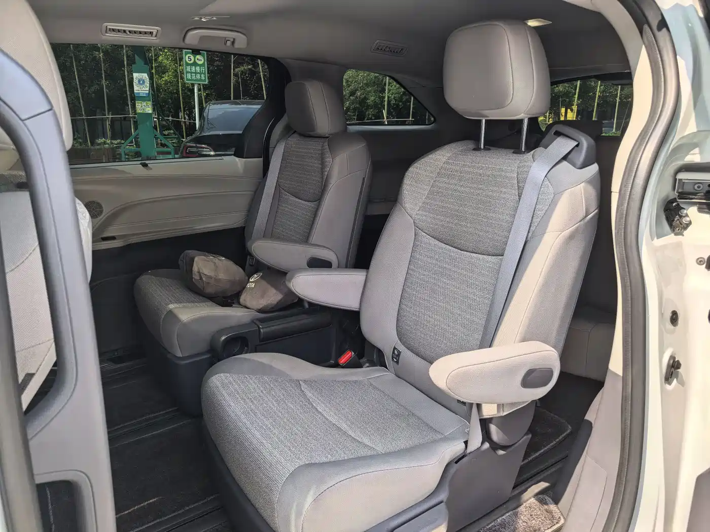 Toyota Sienna 2024 2.5L Hybrid Comfort Edition фото 13