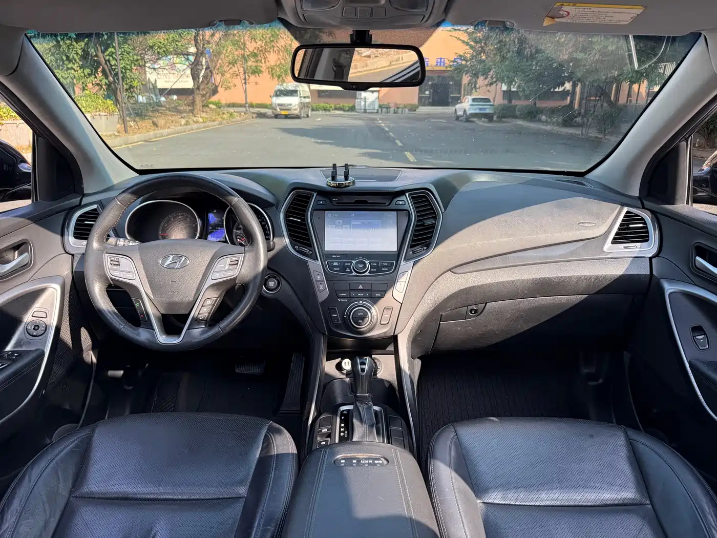 Hyundai Santa Fe 2015 2.4L Automatic 4WD Smart 5-seater фото 12