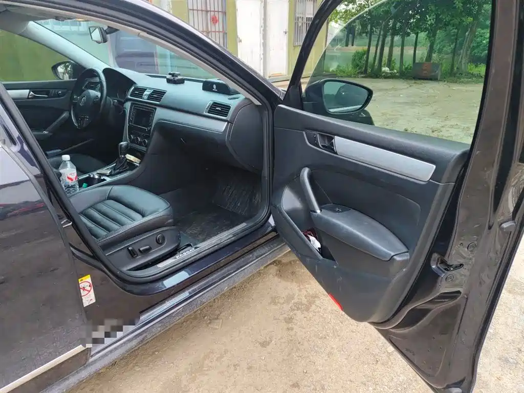 Volkswagen Passat 2014 1.8TSI DSG Executive Edition фото 20