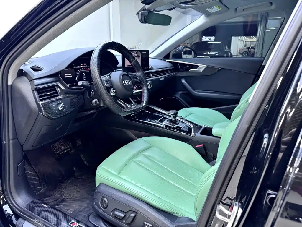 Фото 9 - Audi A4 (Import)