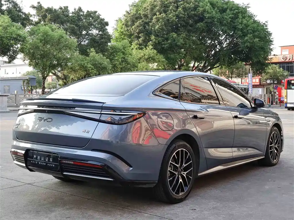 BYD Seal 2024 Glory Edition DM-i 1.5L 121km Luxury фото 7