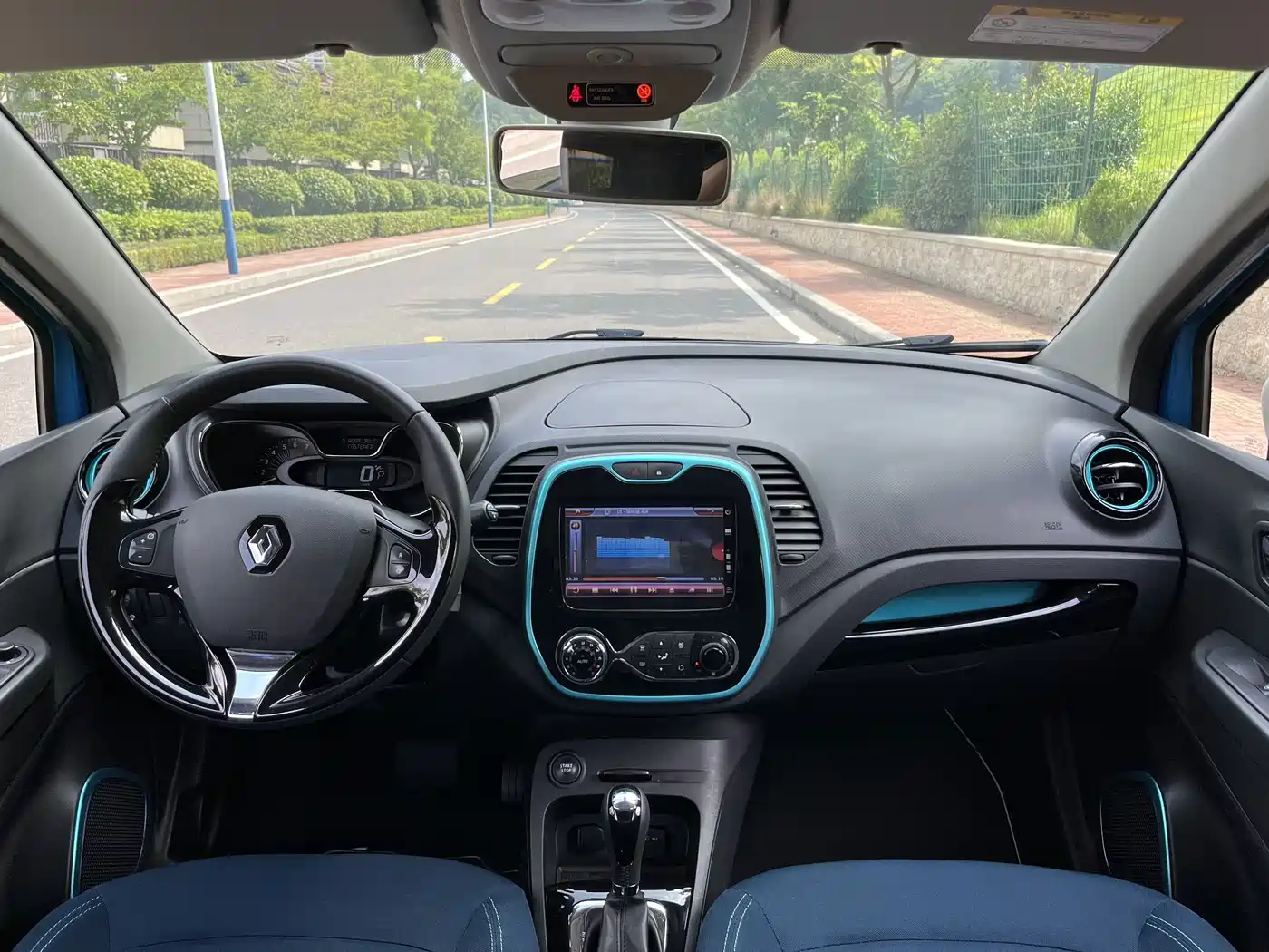 Renault Captur 2015 2015 1.2T Automatic Comfort Limited Edition