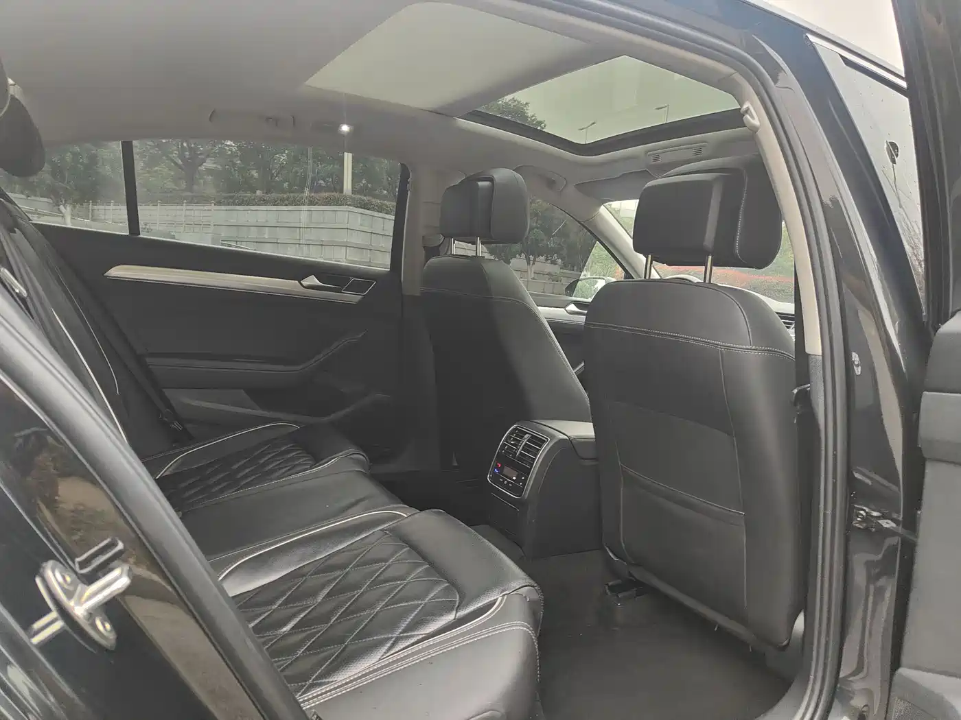 VOLKSWAGEN MAGOTAN GTE PLUG IN HYBRID