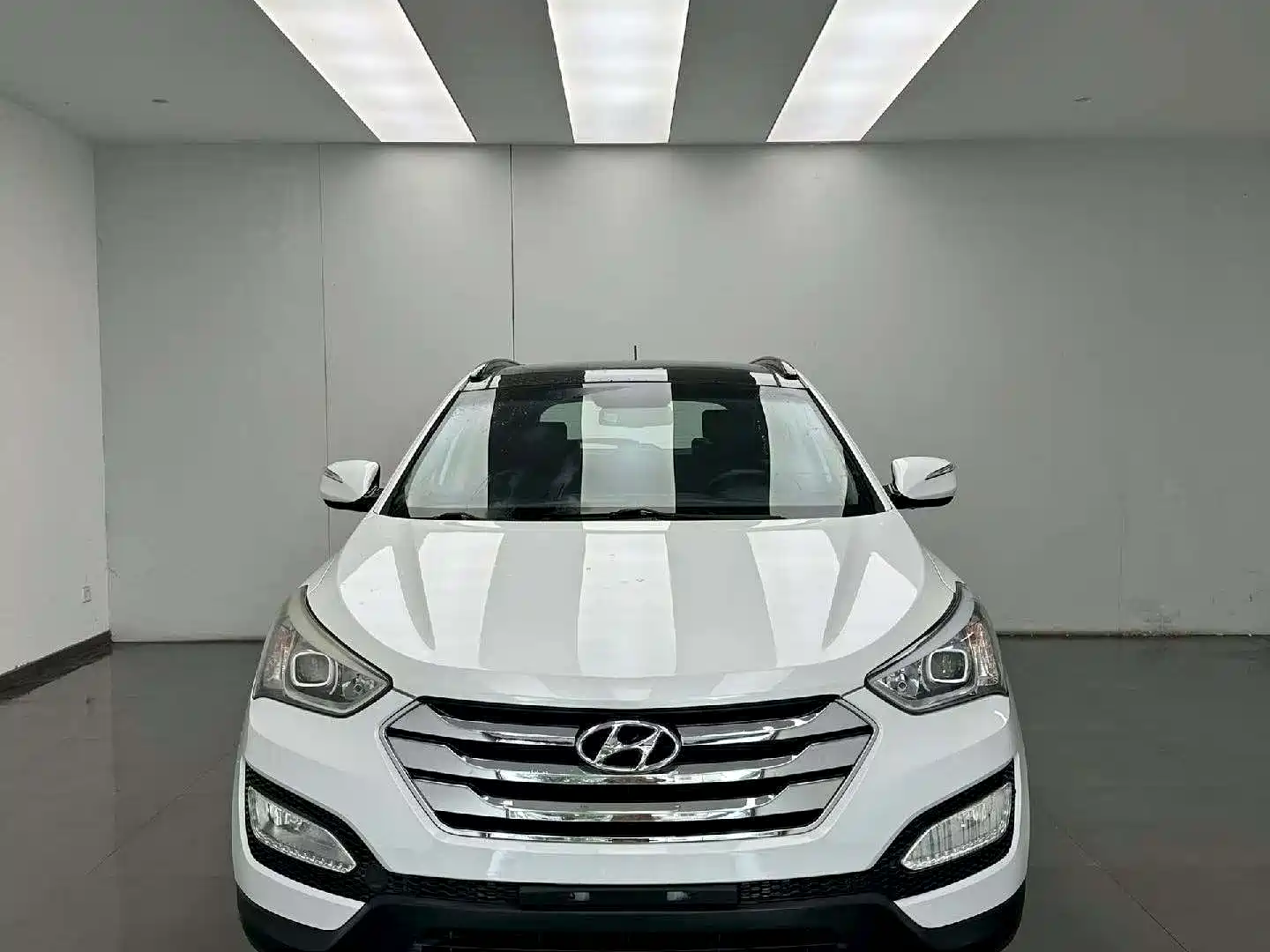 Фото 2 - Hyundai Santa Fe