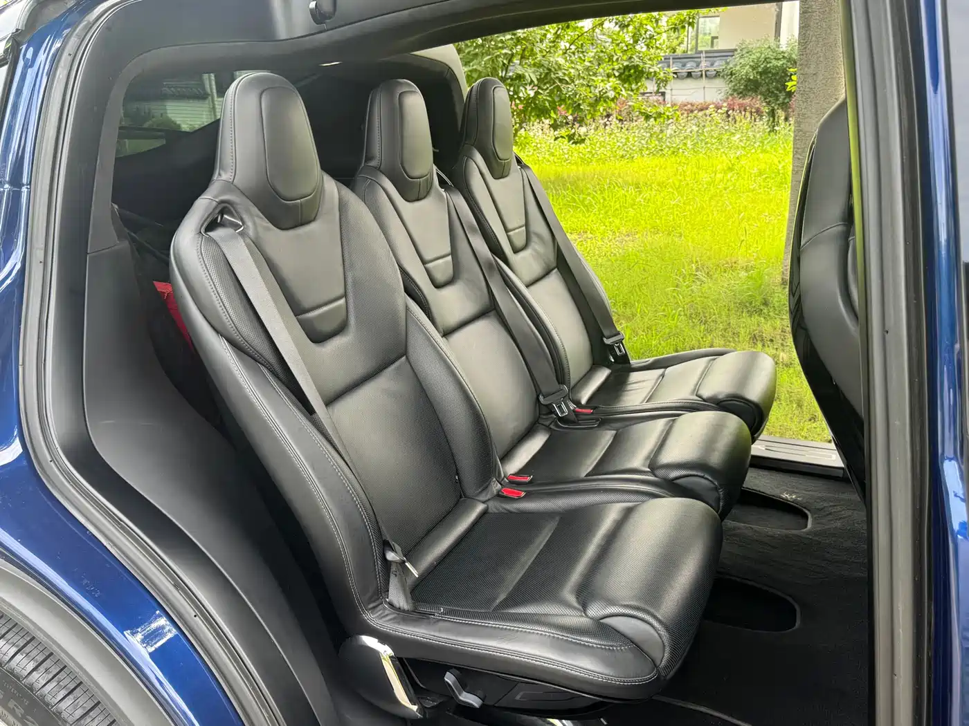 TESLA MODEL X