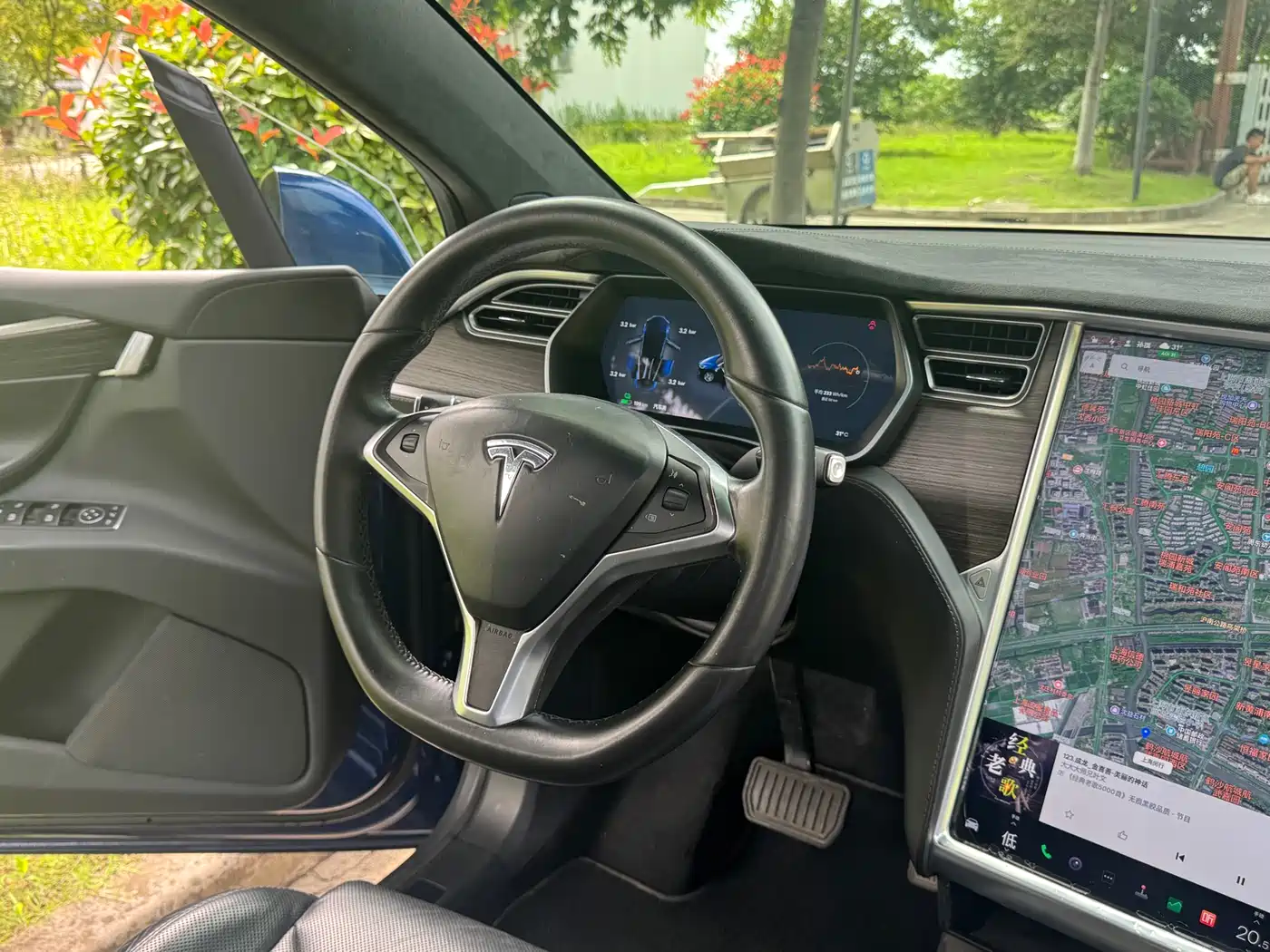 TESLA MODEL X