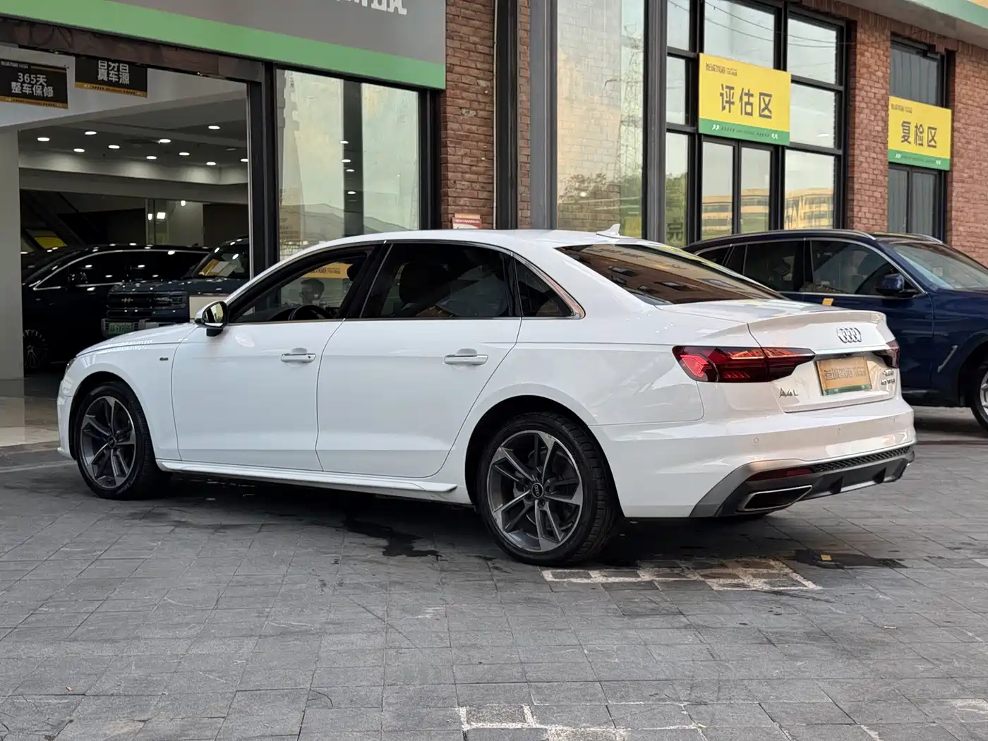 Фото 6 - Audi A4L