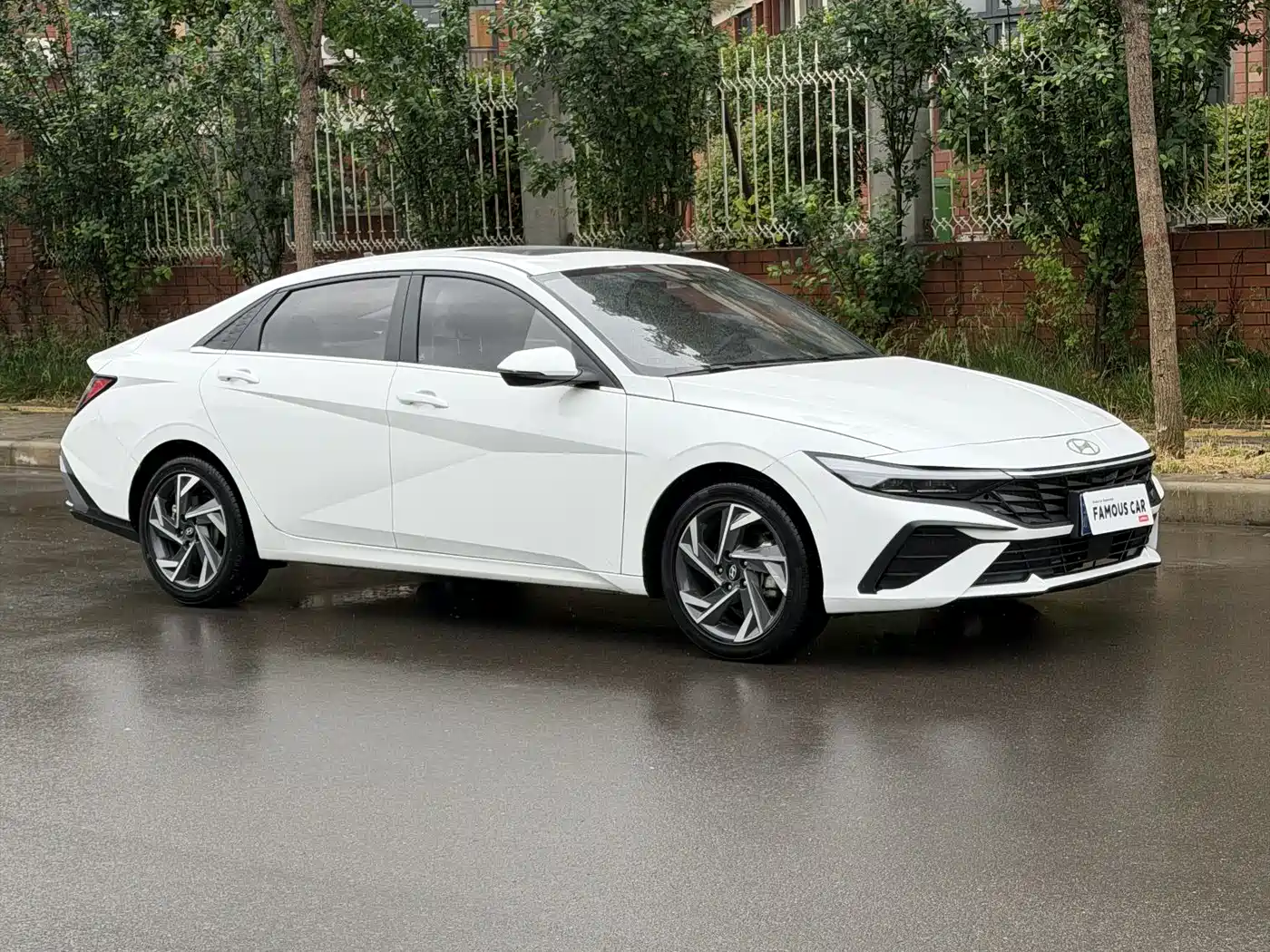 Hyundai Elantra 2023 Model 1.5L CVT LUX Premium Edition фото 3