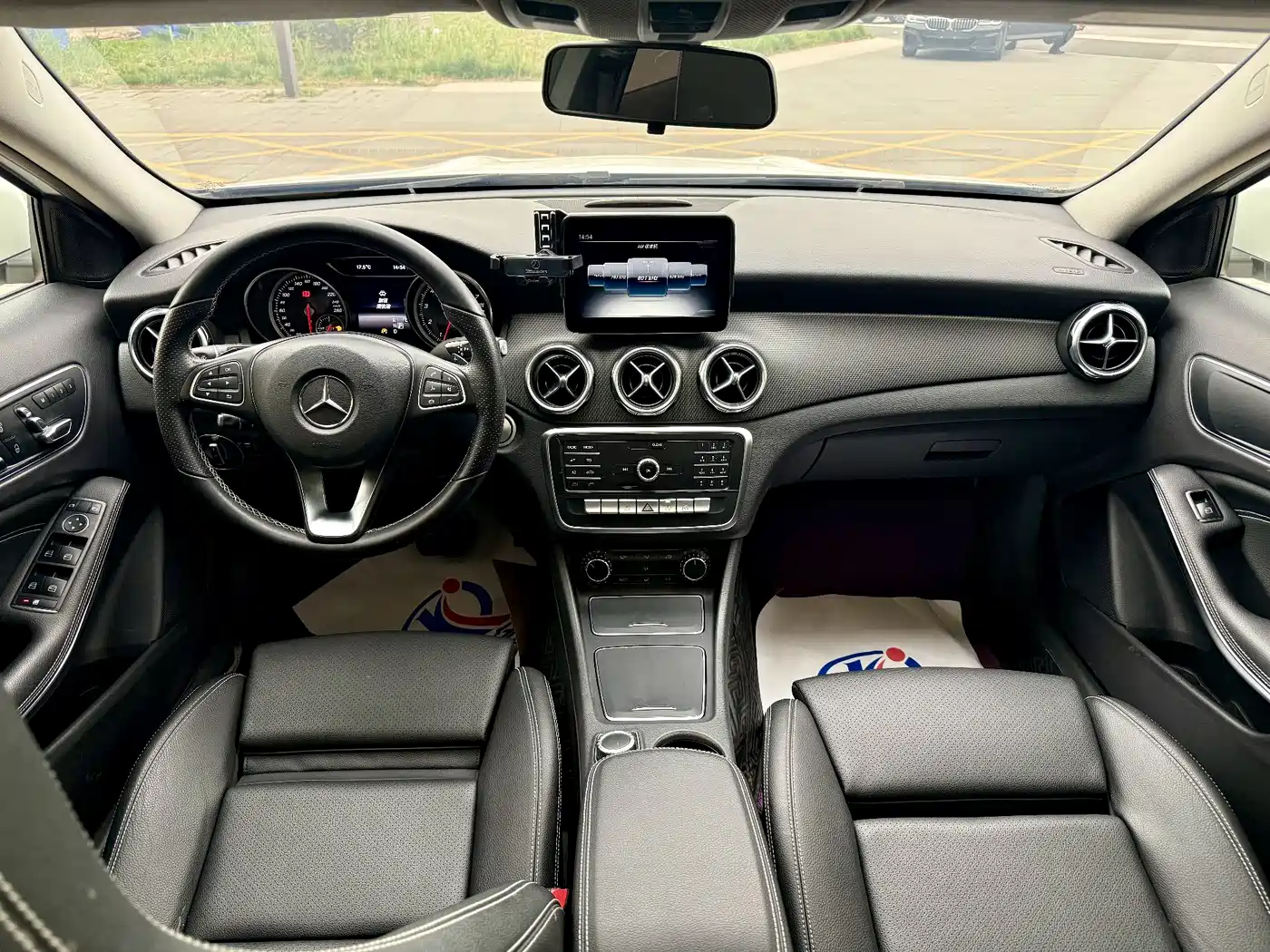 Mercedes-Benz GLA 2018 GLA 200 Dynamic фото 12