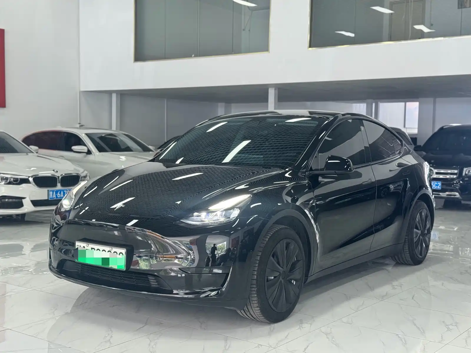 Фото 1 - Tesla Model Y