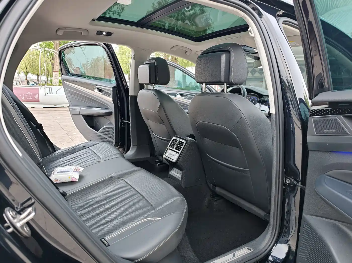 Volkswagen Passat 2022 380TSI Flagship Edition фото 13