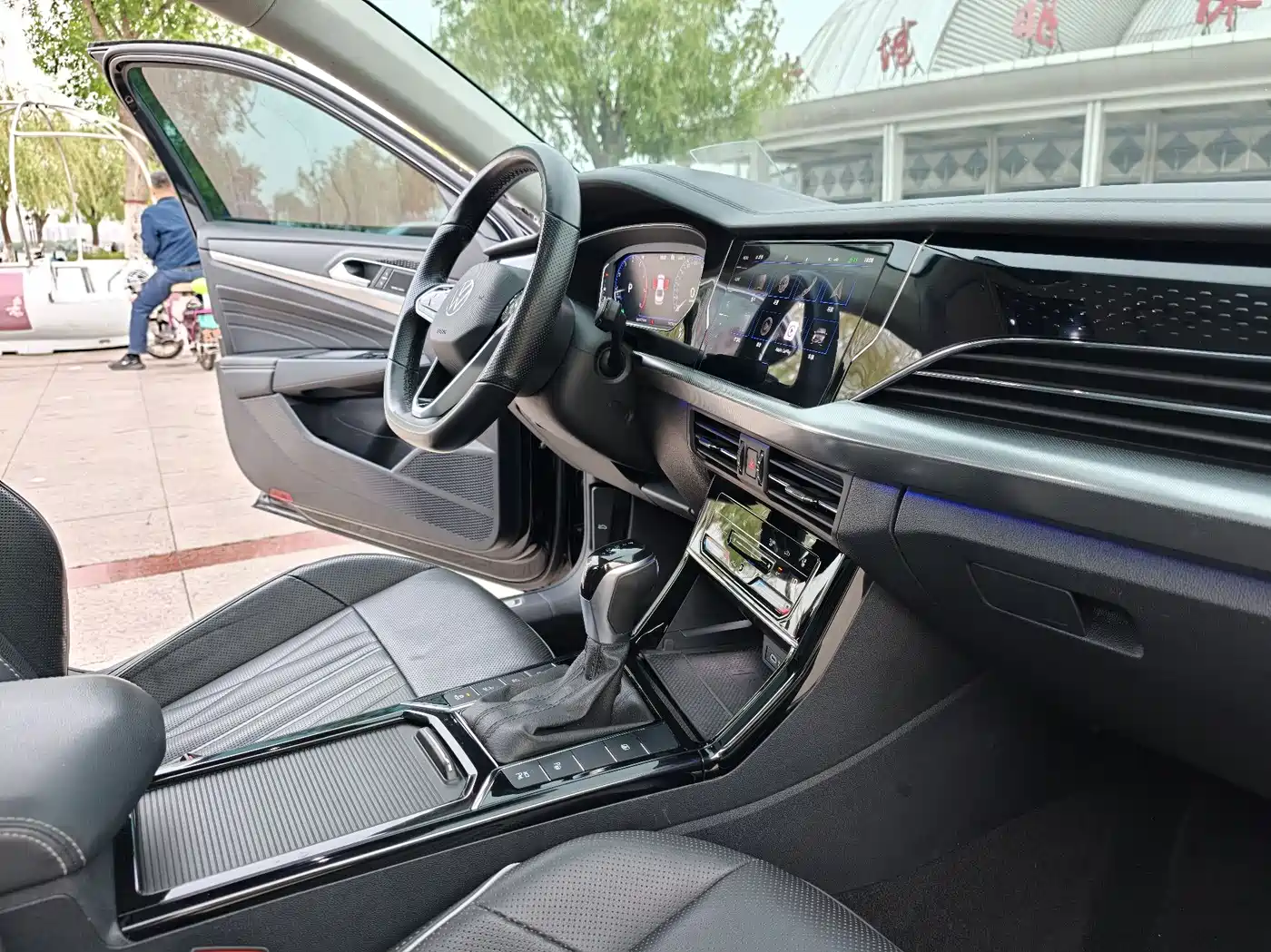 Volkswagen Passat 2022 380TSI Flagship Edition фото 25