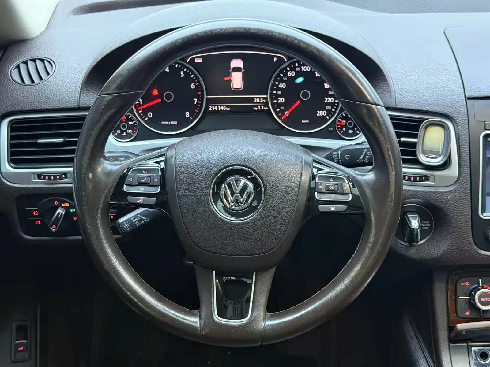 Фото 10 - Volkswagen Touareg
