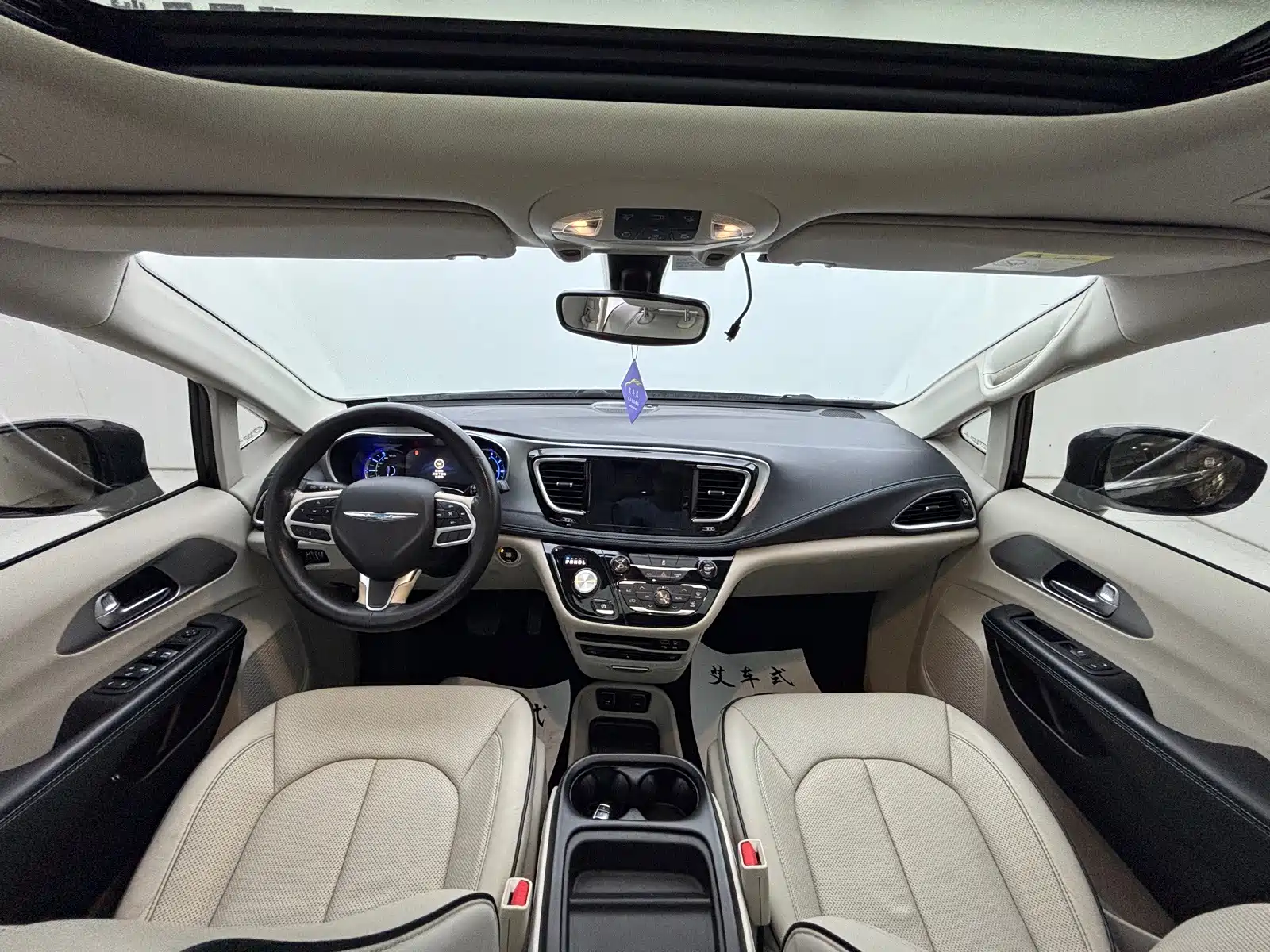 Фото 4 - Chrysler Pacifica PHEV