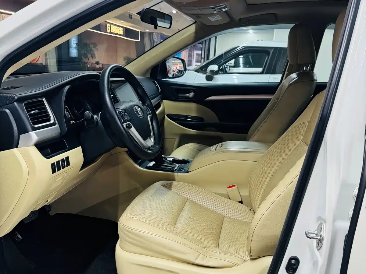 Фото 7 - Toyota Highlander