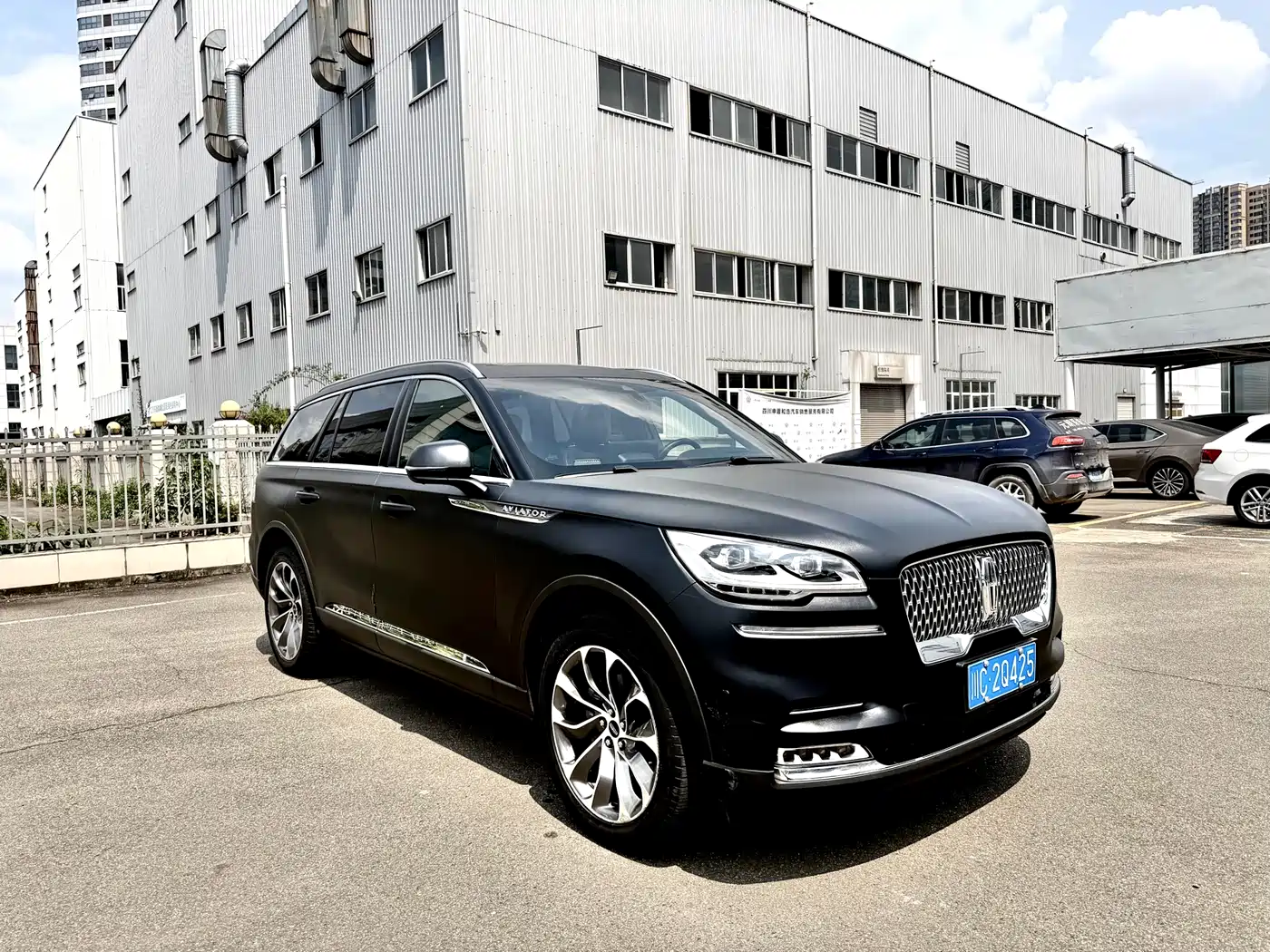 Photo 13 - Lincoln Aviator