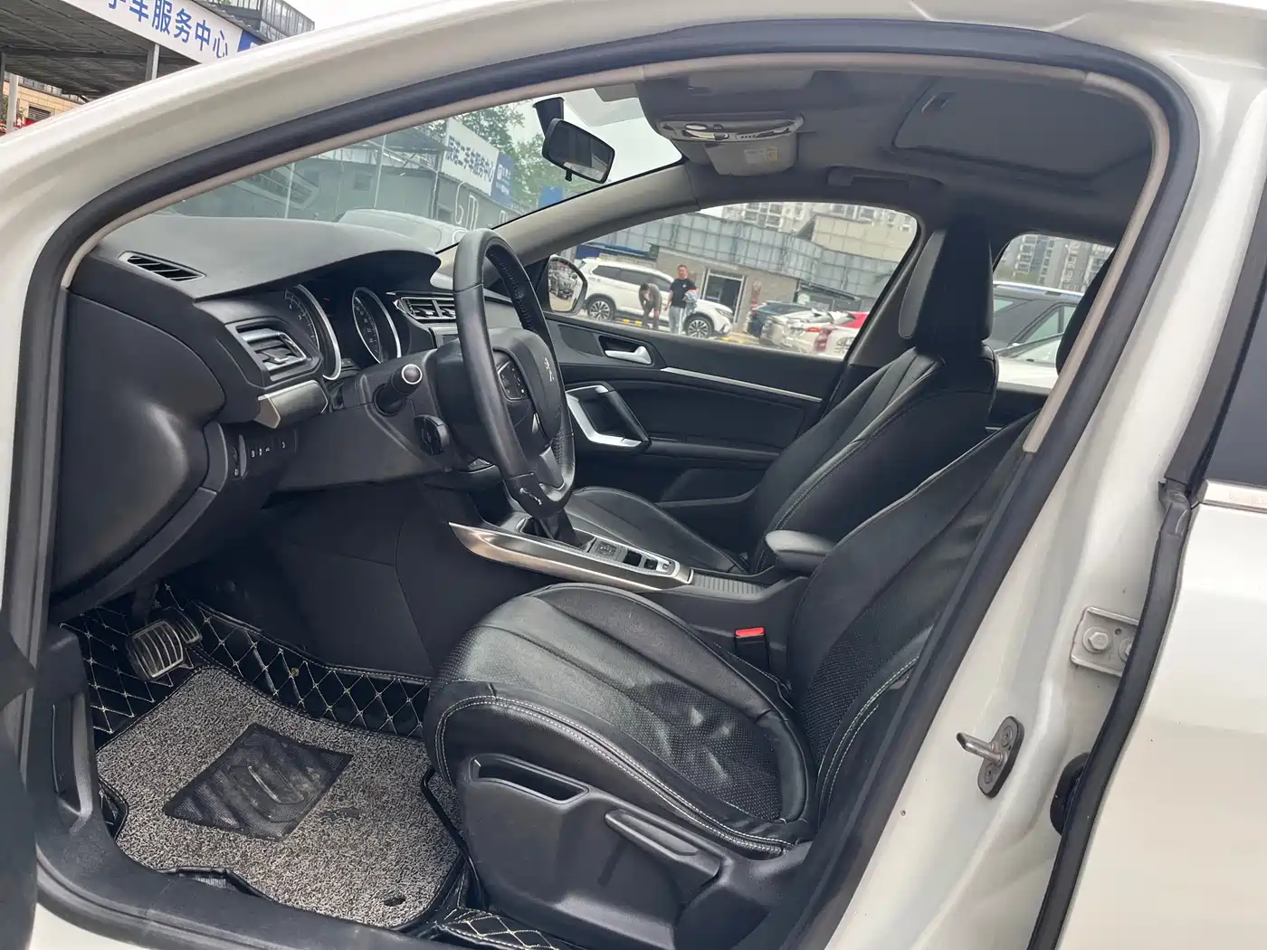 Peugeot 408 2014 1.8L Automatic Luxury Edition фото 4