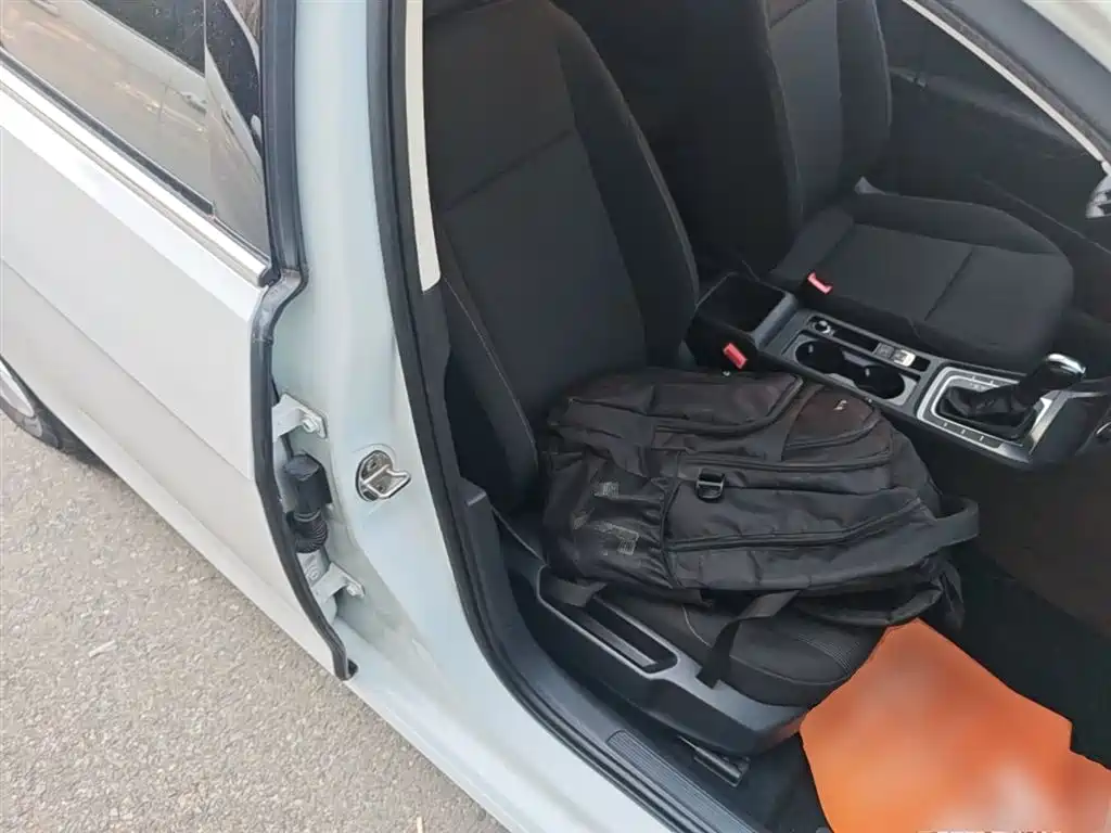 Volkswagen Golf 2016 1.6L Automatic Fashion фото 20