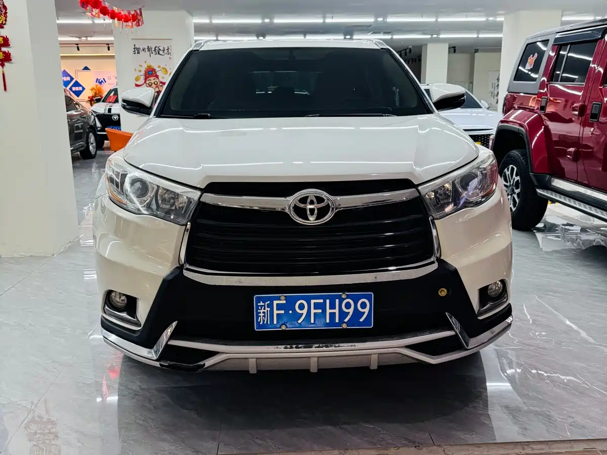 Фото 2 - Toyota Highlander