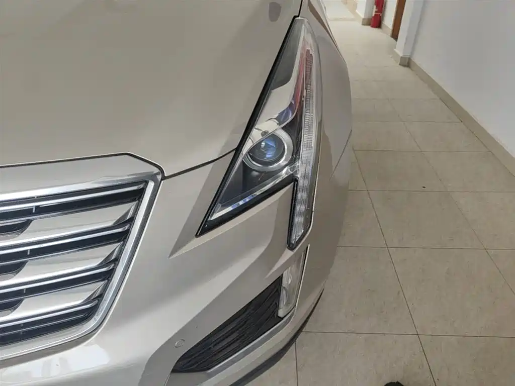 Cadillac XT5 2017 2016 25T Luxury Model