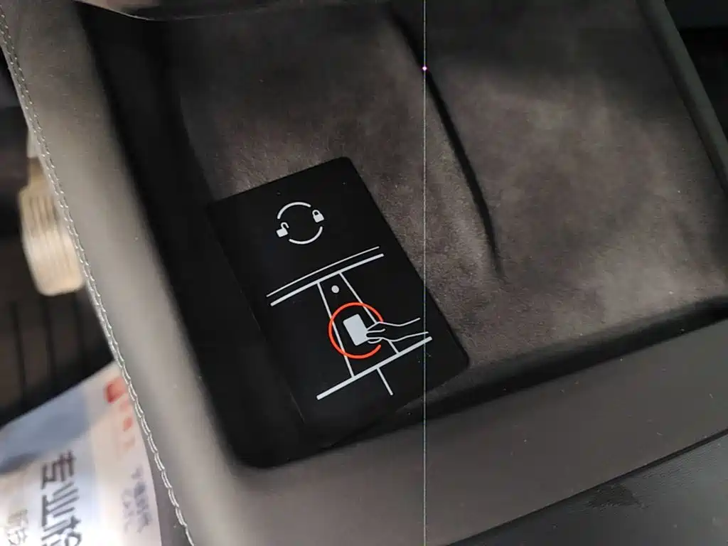 Фото 9 - Tesla Model 3