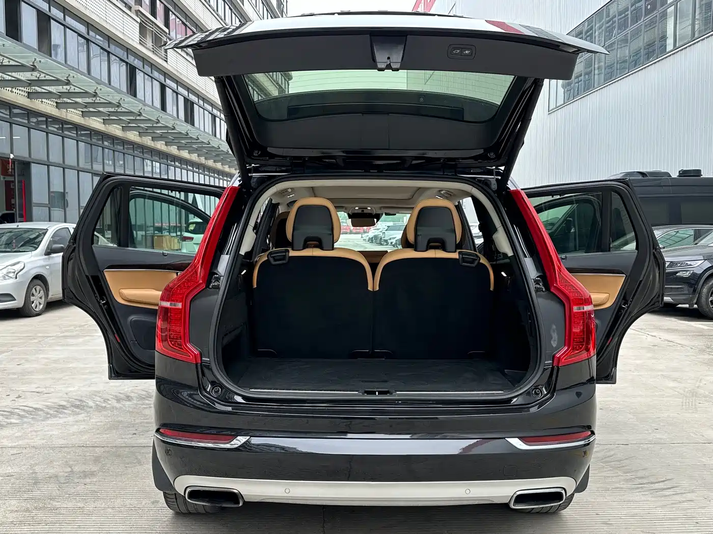 VOLVO XC90