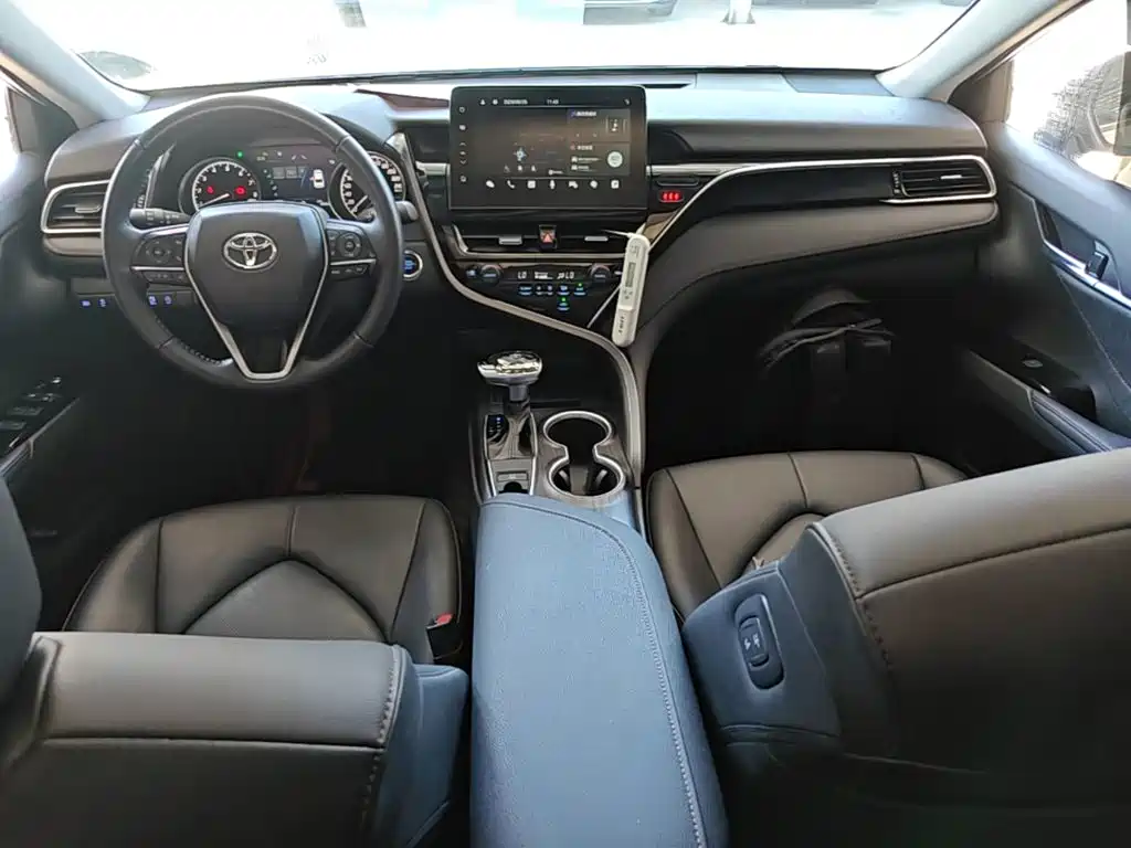 TOYOTA CAMRY