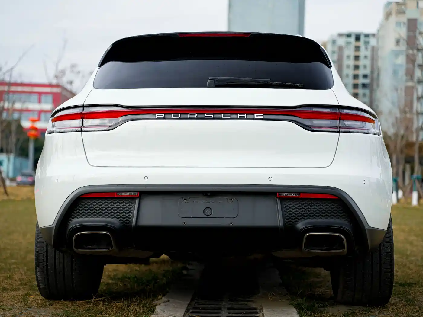 PORSCHE MACAN