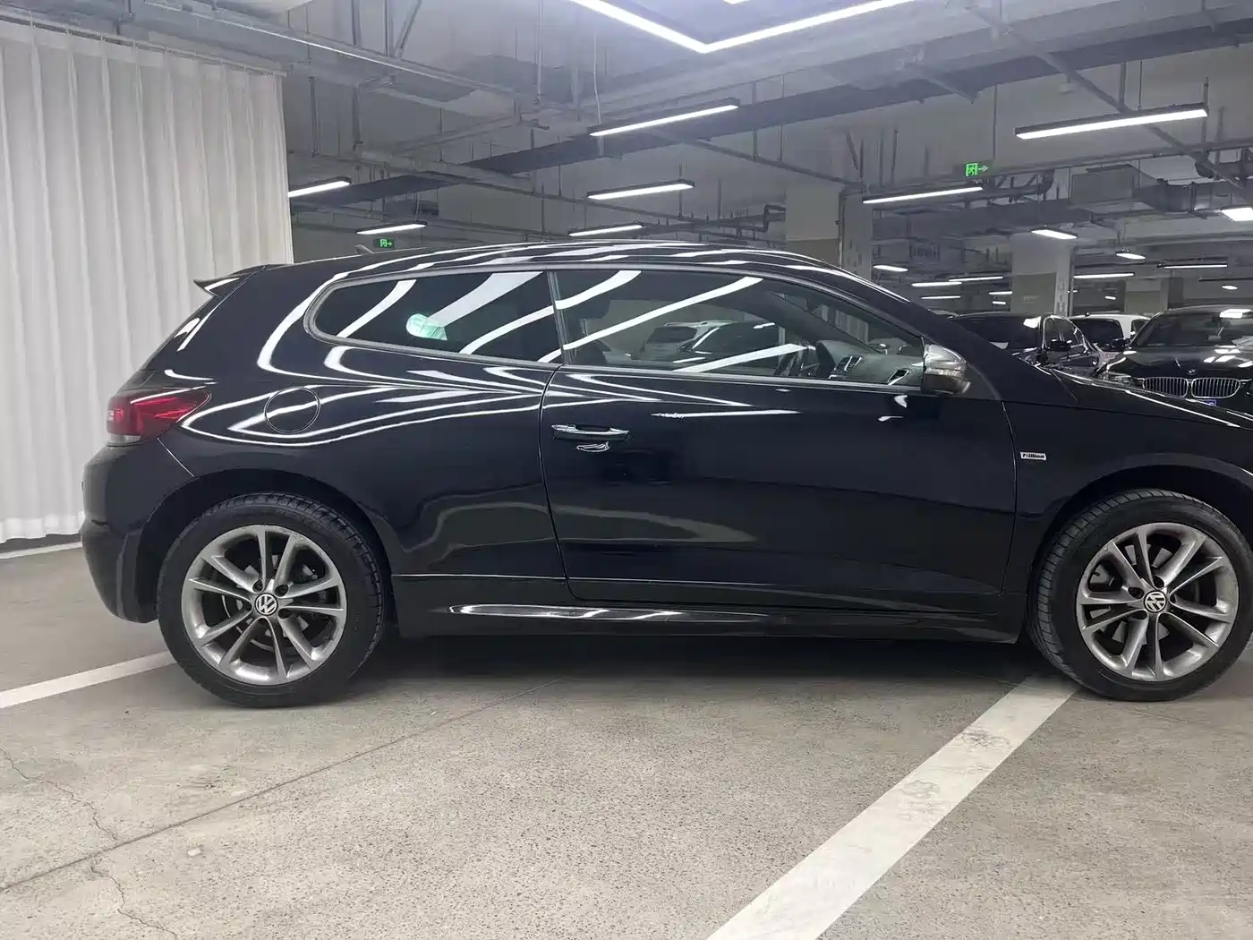 Volkswagen Scirocco 2011 2.0TSI Luxury фото 4