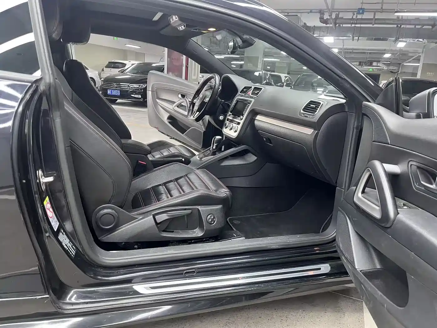 Volkswagen Scirocco 2011 2.0TSI Luxury фото 6