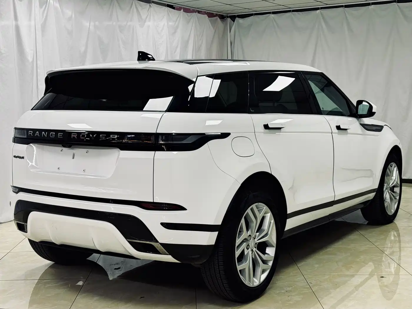 Land Rover Range Rover Evoque 2024 Range Rover Evoque L 200PS Glowing Elegance Edition фото 8