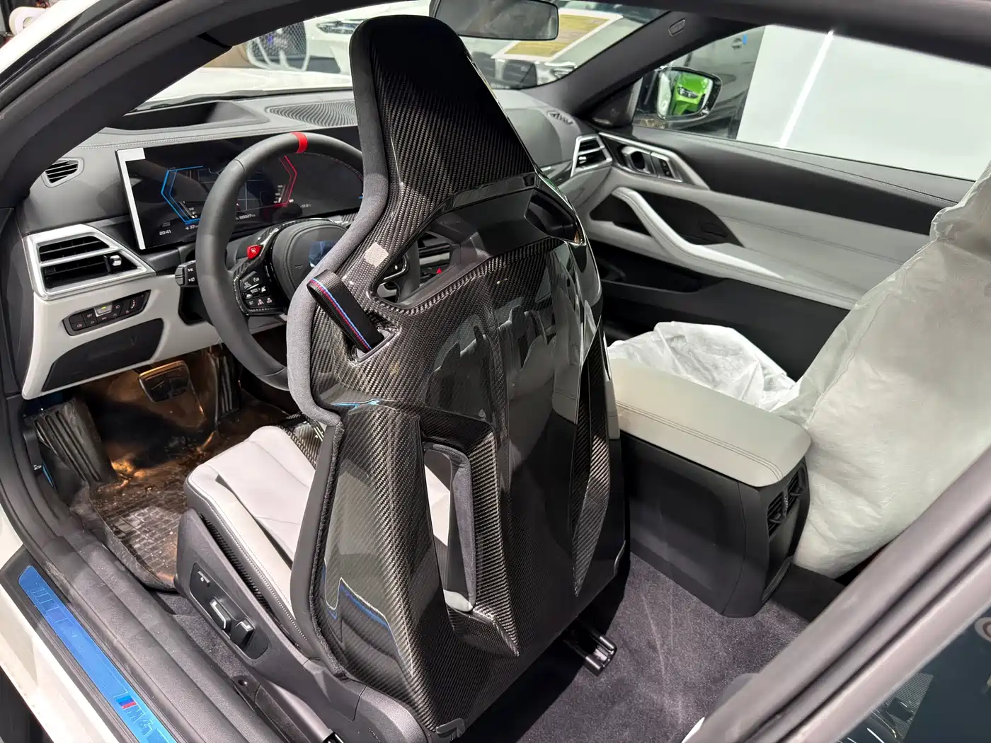 BMW M4 2024 BMW M4 Coupe M xDrive Competition фото 10