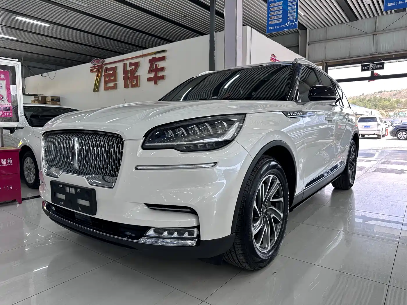 Photo 1 - Lincoln Aviator