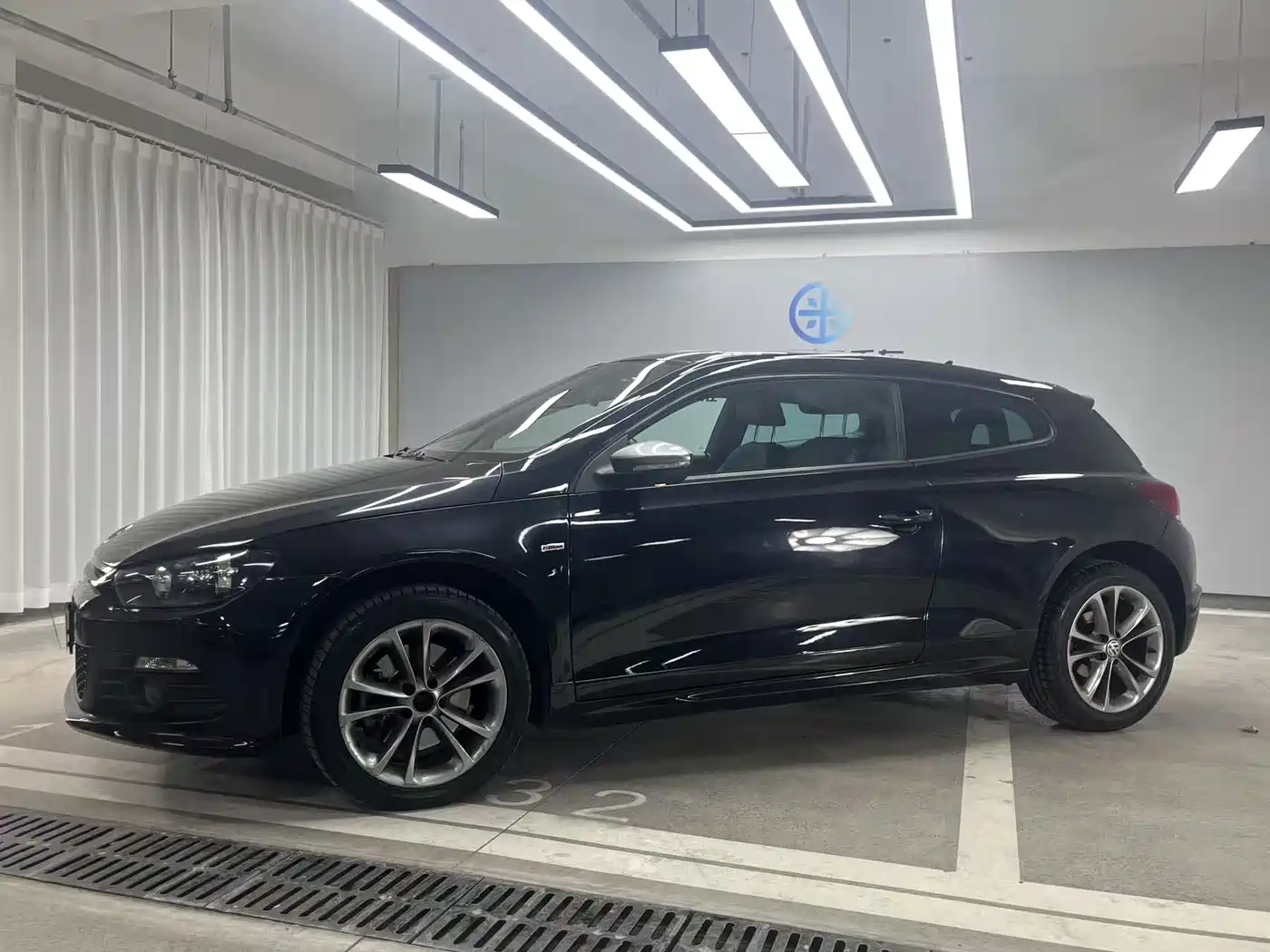 Volkswagen Scirocco 2011 2.0TSI Luxury фото 3