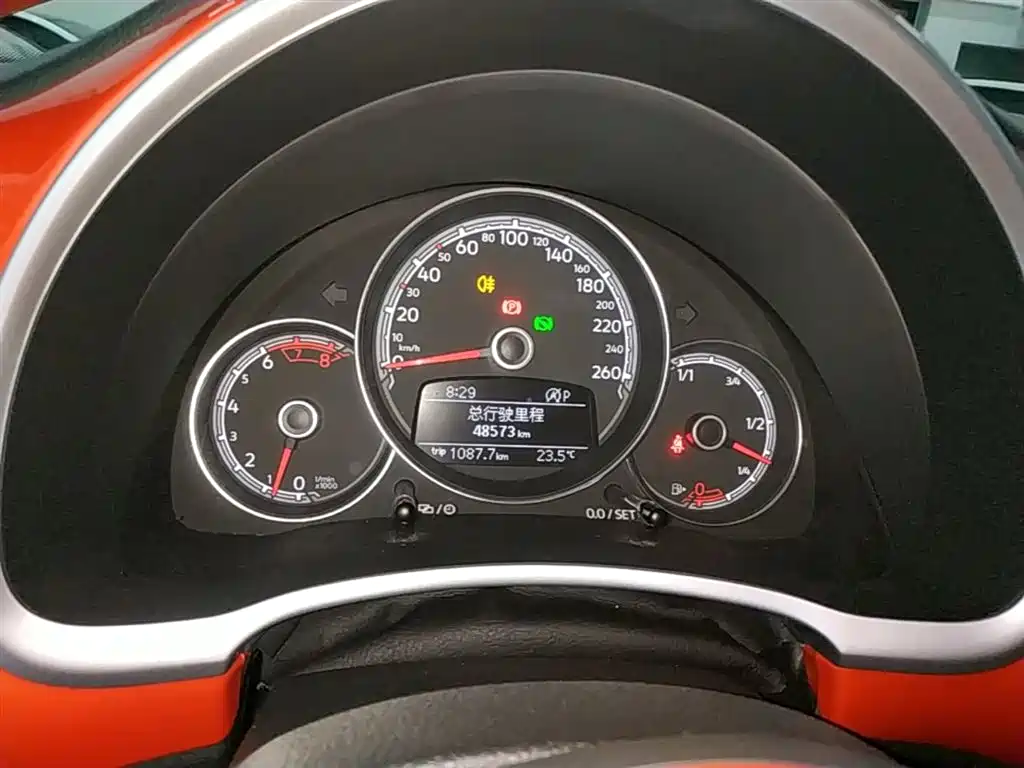 Volkswagen Beetle 2017 180TSI Enjoy фото 12