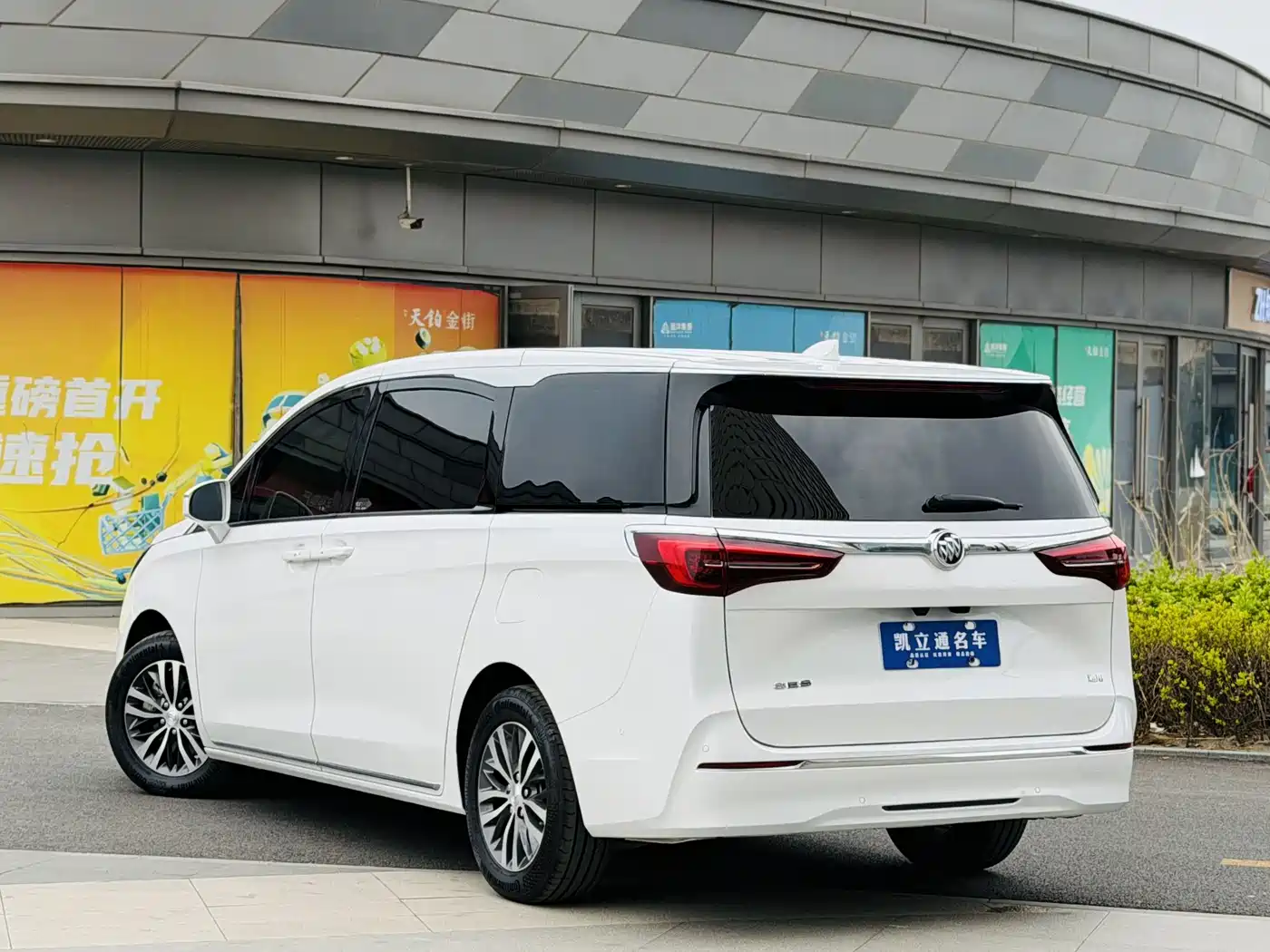 Buick GL8 2023 ES Landmaster Exclusive фото 4