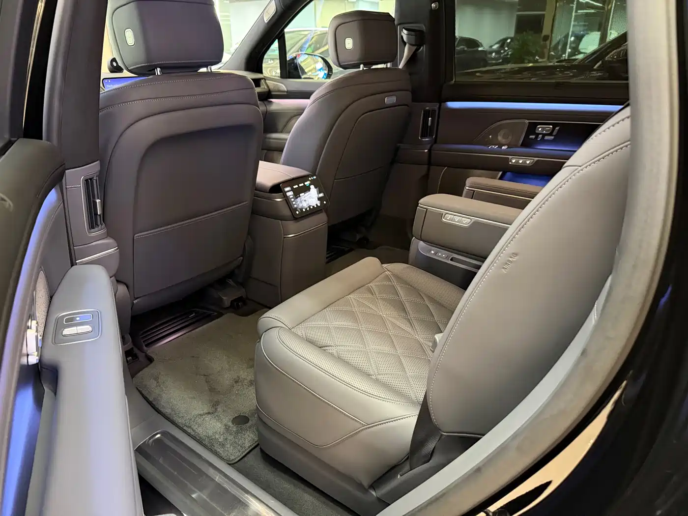 NIO ES8 2026 2025 Model 6-Seat Executive Luxury Edition