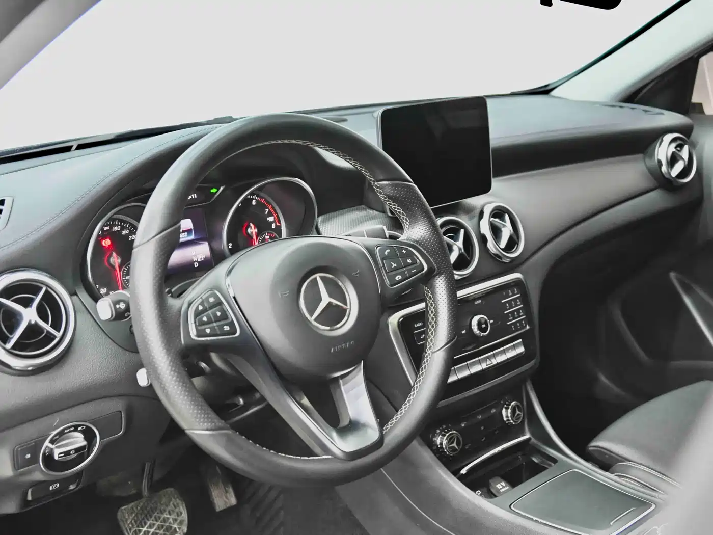 Mercedes-Benz GLA 2018 GLA 200 Fashion фото 26