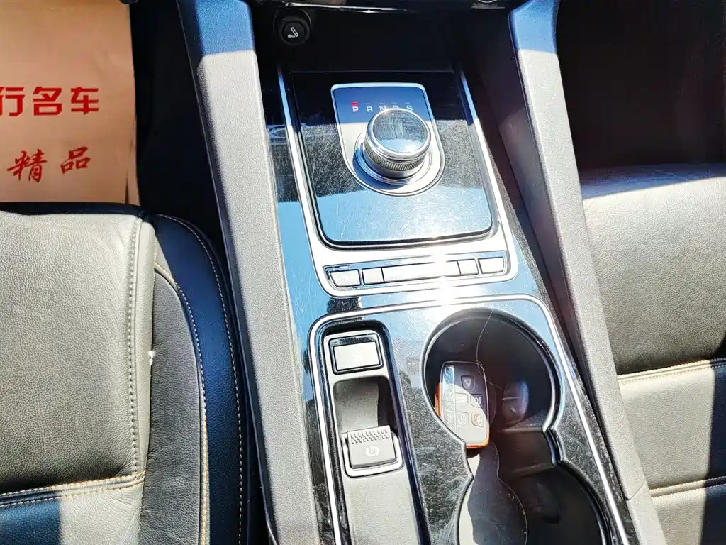 Jaguar F-PACE 2017 2016 2.0T FWD Urban Premium Edition