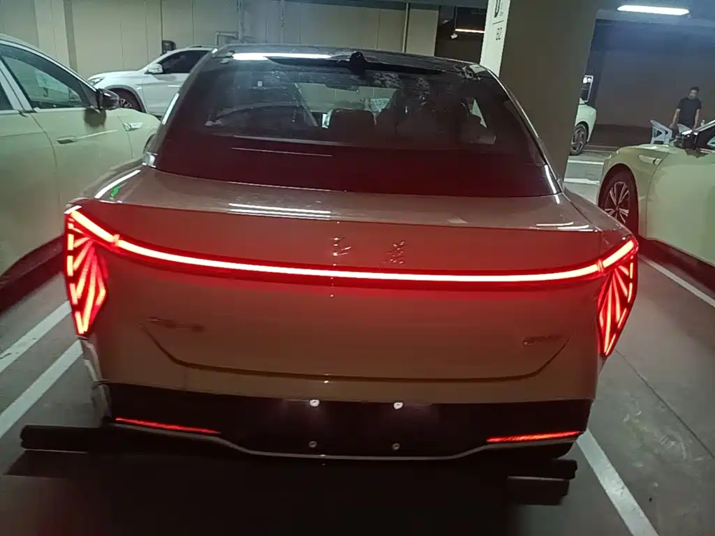 Hongqi EH7 2026 2025 690 Smart Selection Edition